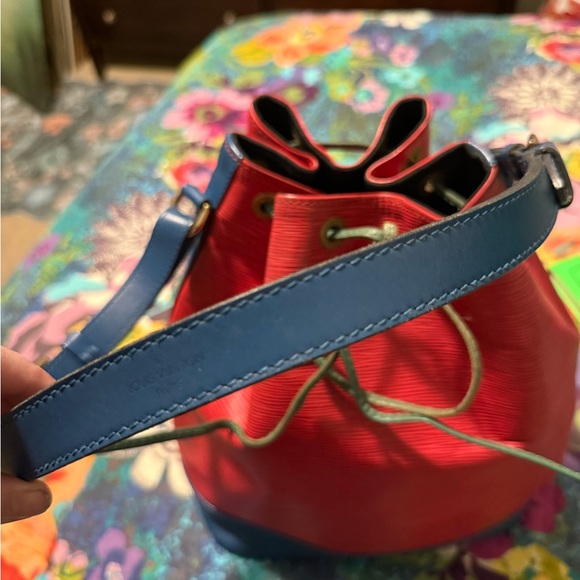 Louis Vuitton Red, Green, Blue and Blue Shoulder Bag - Picture 9 of 16